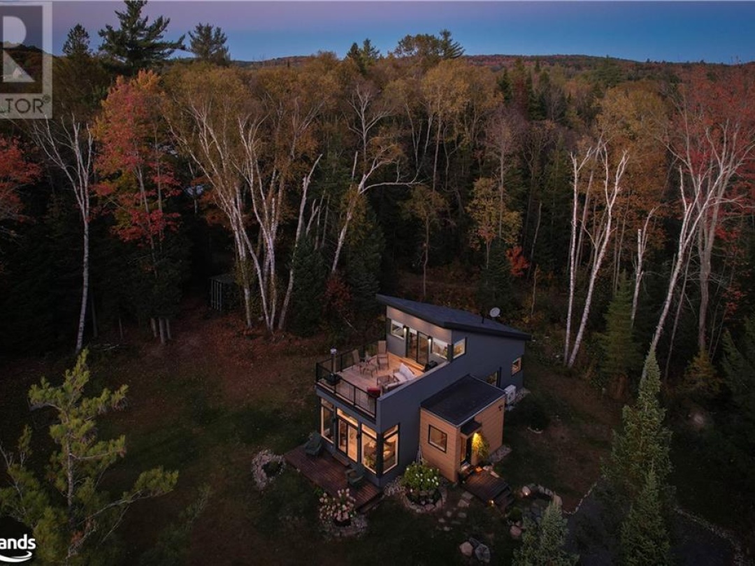 470 Markles Road, Muskoka River