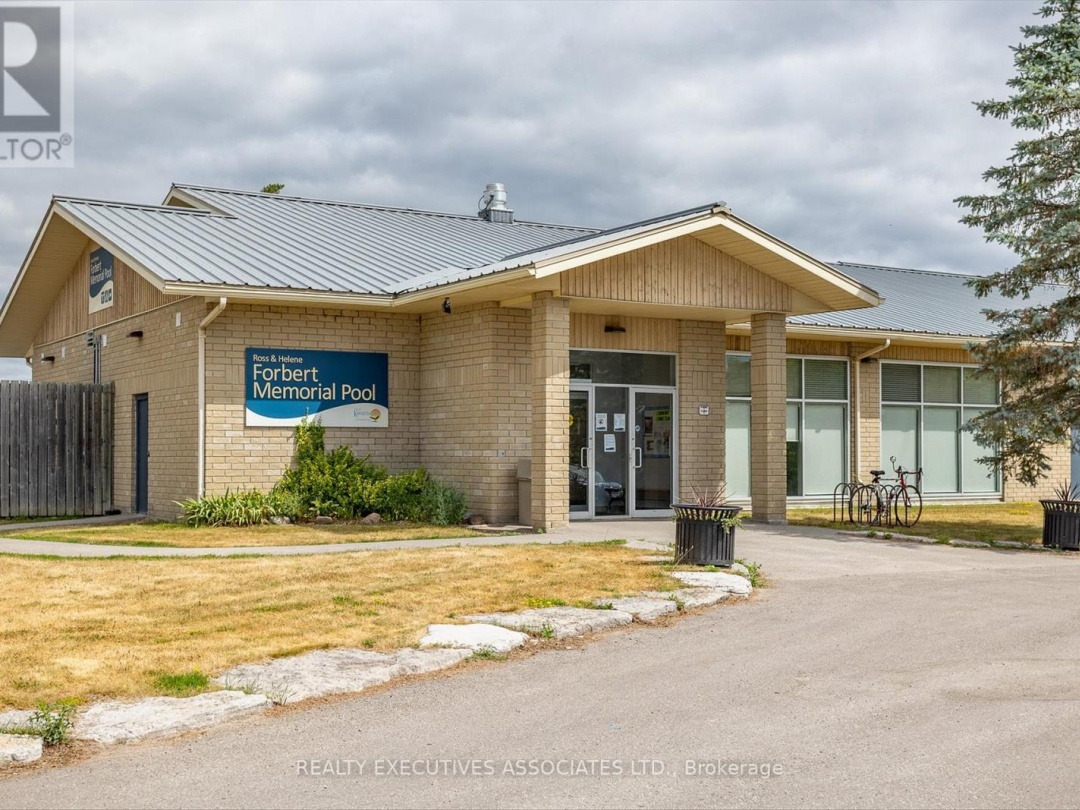 36 - 17 LAKEWOOD CRESCENT, 