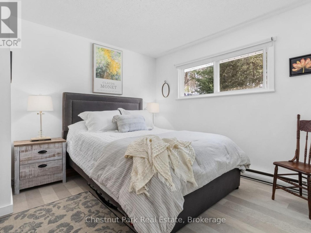 527 HARP LAKE ROAD, Harp Lake
