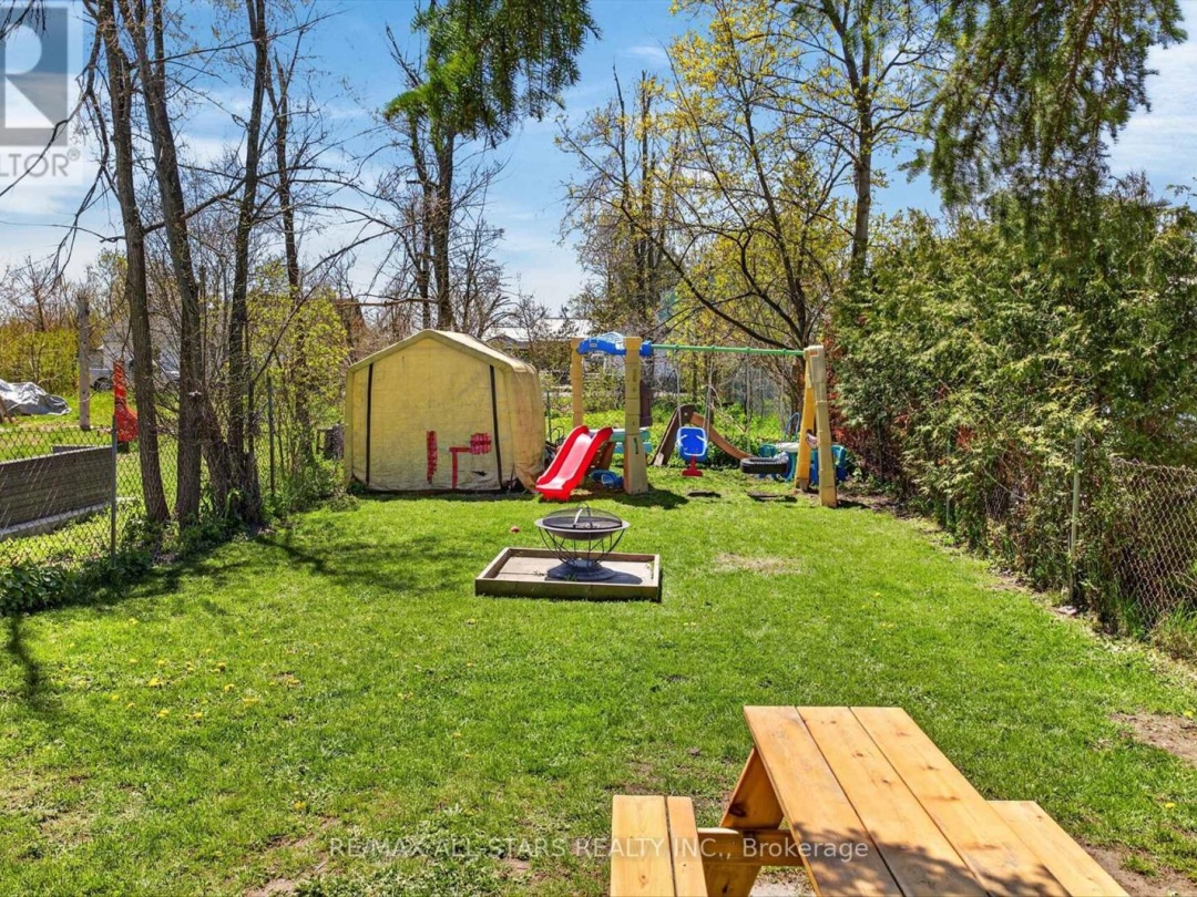 38 ELLIOT STREET, Kawartha Lakes (Fenelon Falls)