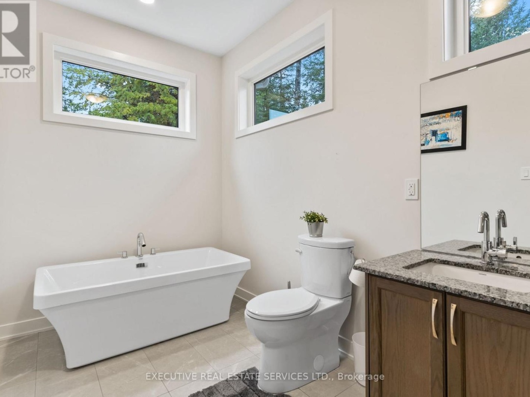 1049 GREENSVIEW DRIVE, Lake of Bays (Franklin)