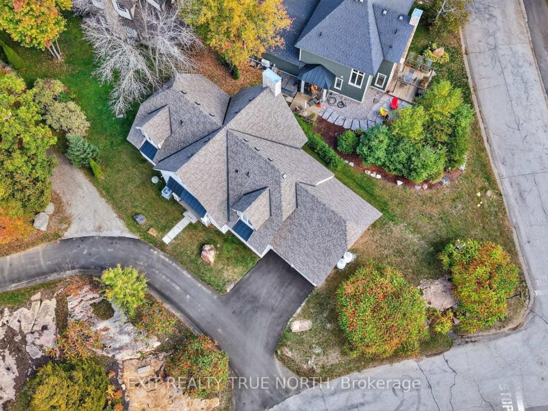 4 COUNTRY TRAIL, 