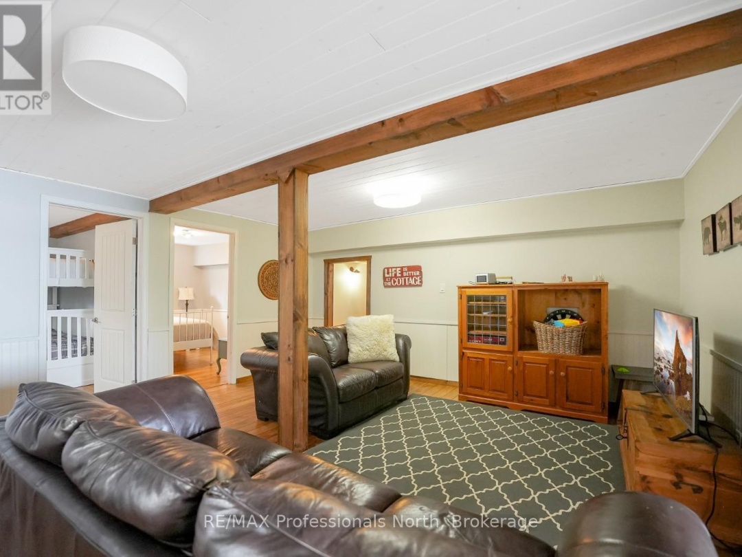 2787 WATTS ROAD, Kennisis Lake