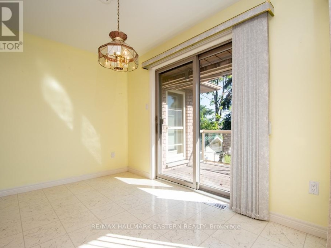 2 HUNTINGWOOD CRESCENT, 