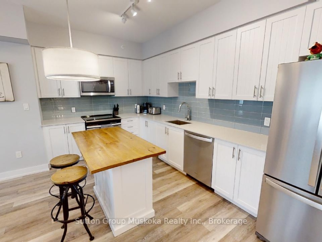 318 - 25 PEN LAKE POINT ROAD, 