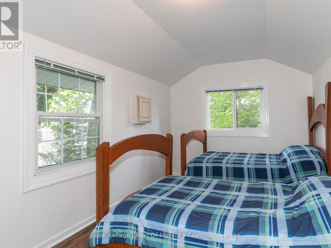 49 PINETREE ROAD, Loon Lake