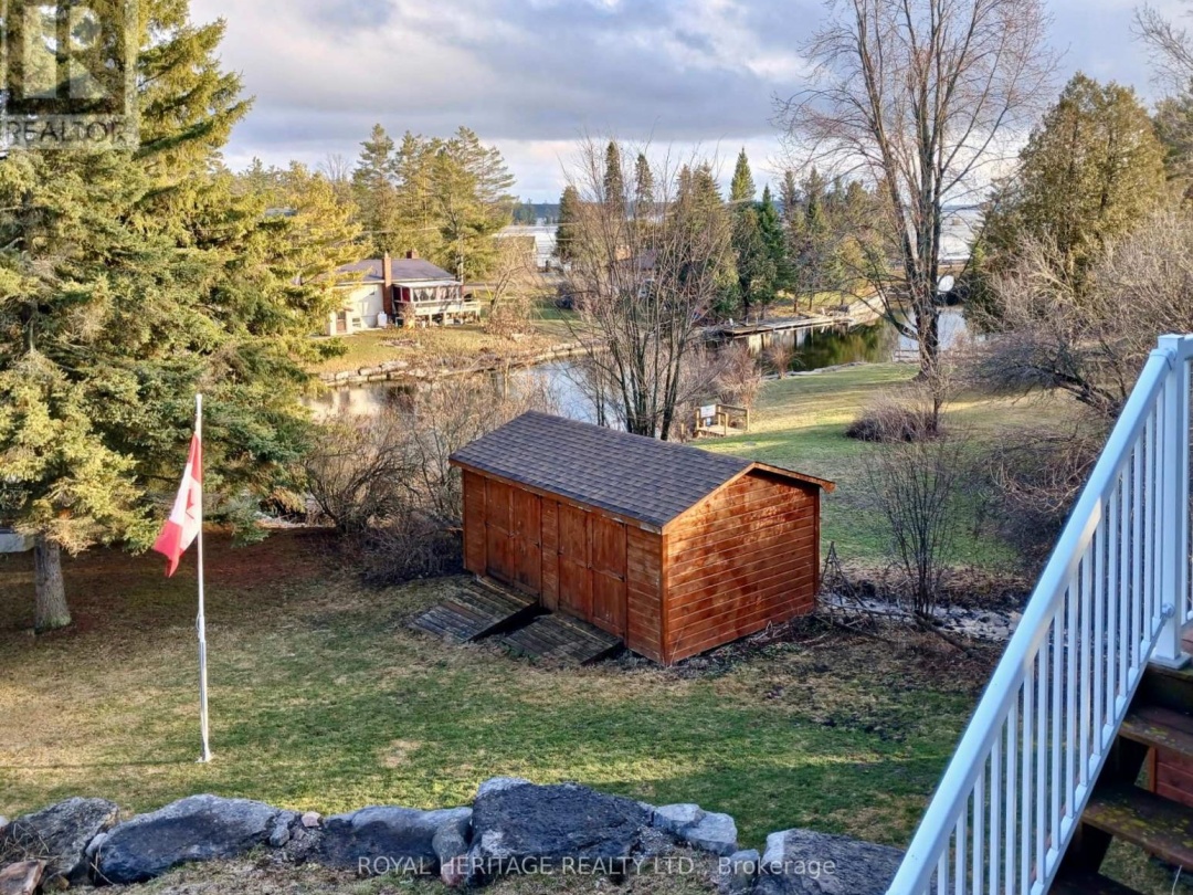 205 PIRATES GLEN DRIVE, Pigeon Lake