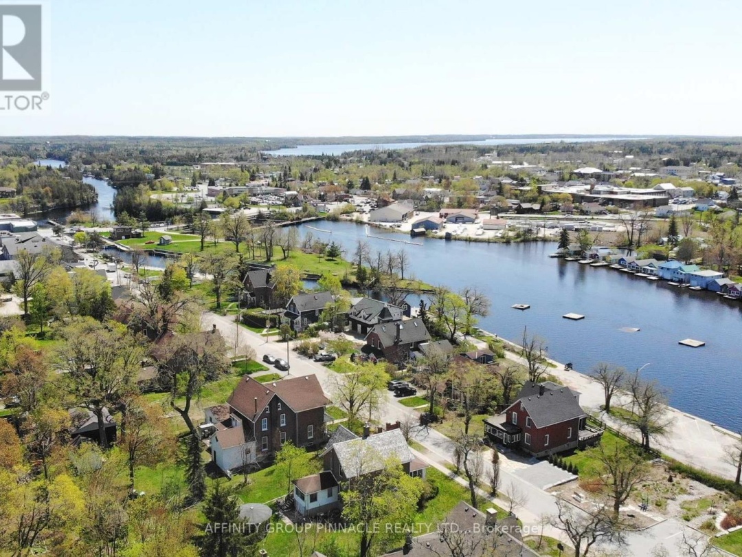 42 OAK STREET, Kawartha Lakes (Fenelon Falls)