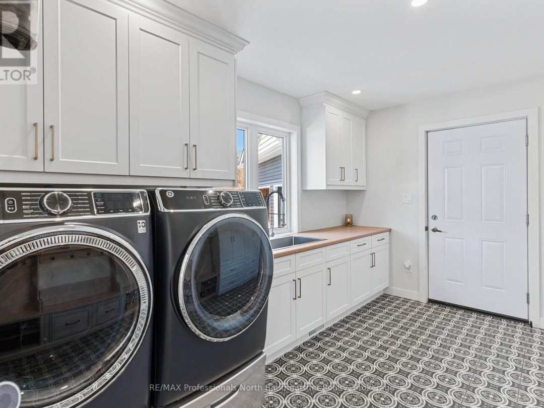 4318 GLAMORGAN ROAD, Haas Lake