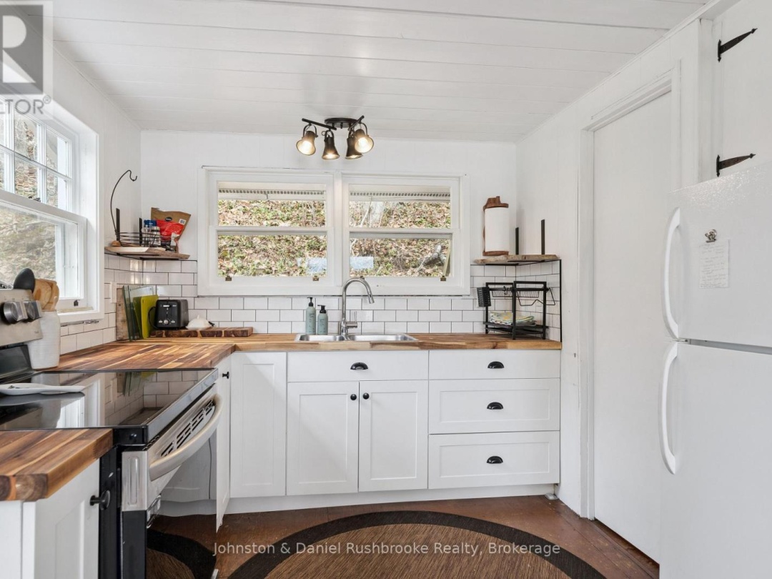 29 ENA DRIVE, Harp Lake