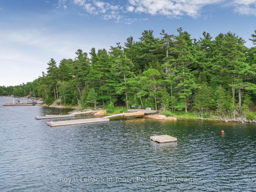 B207-10 WAHSOUNE ISLAND, Georgian Bay