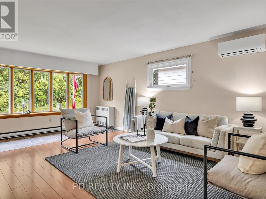 28 BOND STREET E, 