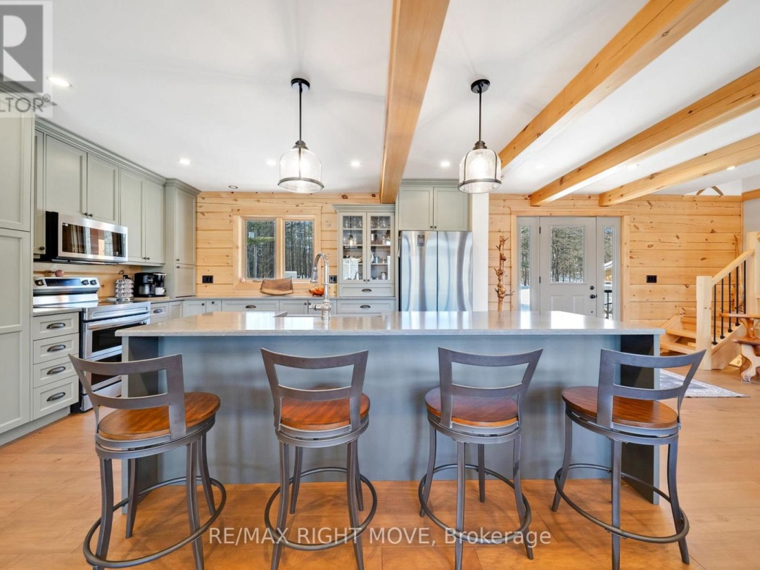 1935 MCLEOD DRIVE, Severn River