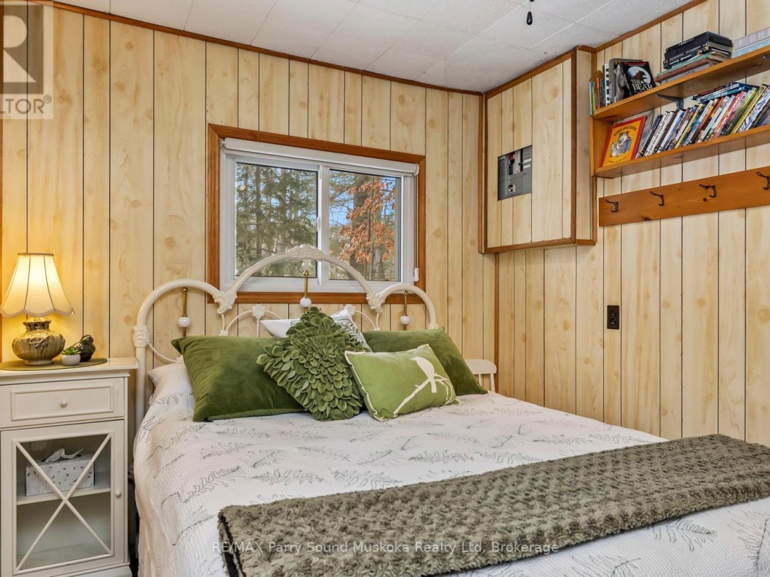 4 POST LANE, Otter Lake
