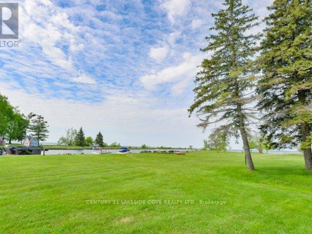 UNIT 14 - 1 PARADISE BOULEVARD, Lake Simcoe