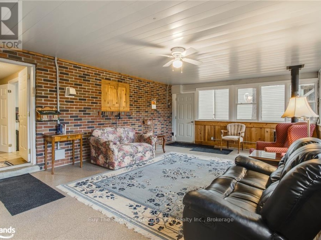 2512 HONEY HARBOUR ROAD, 