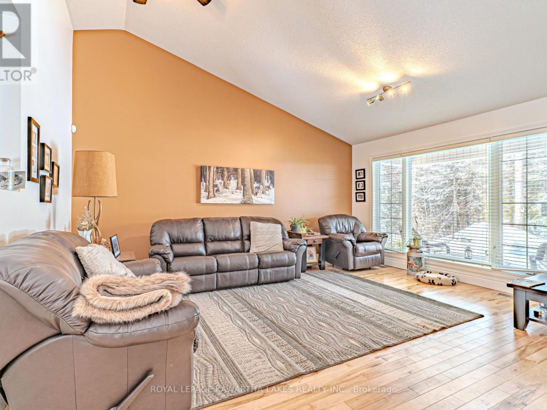 914 COUNTY RD 49, Trent Lakes