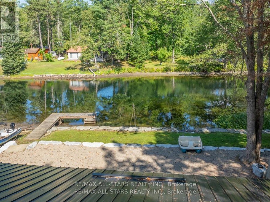 11 LITTLE BAY DRIVE, Gull River