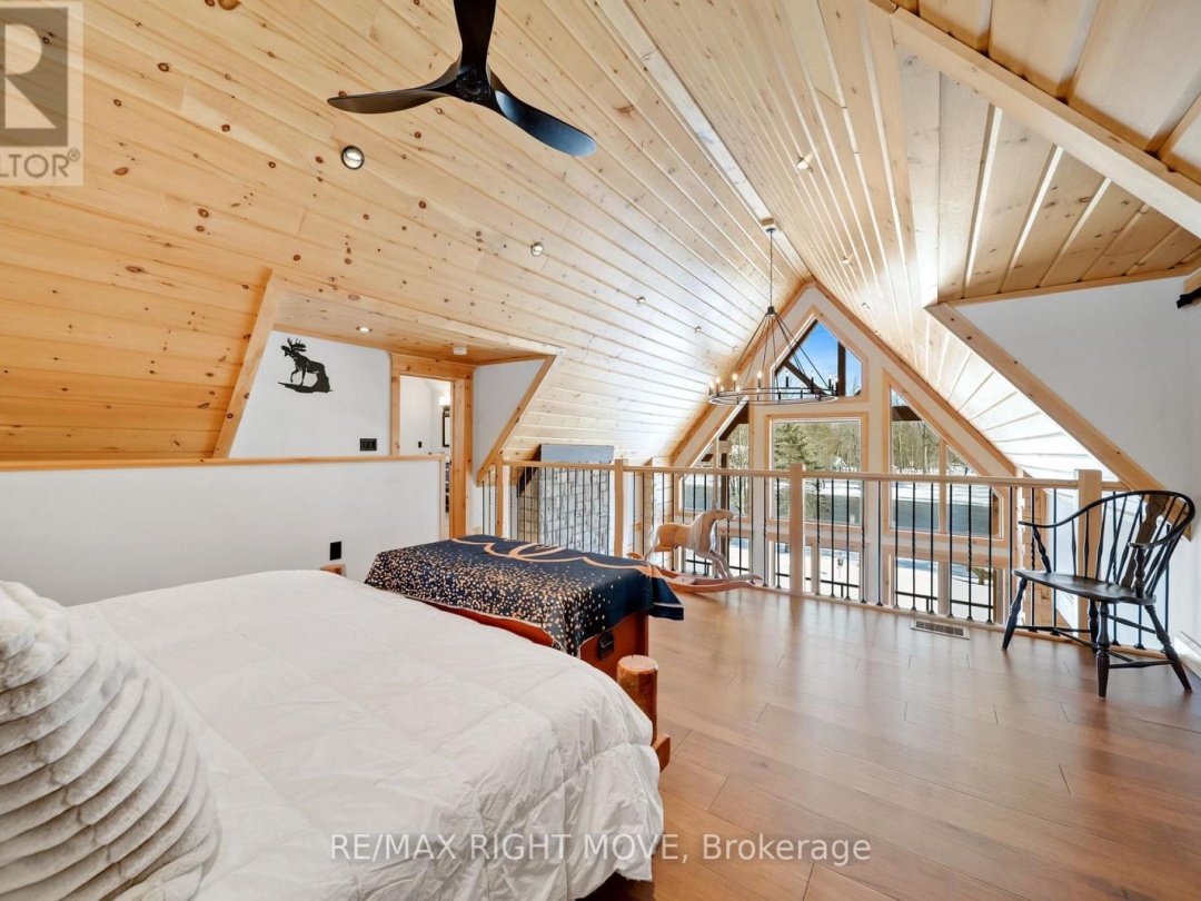 1935 MCLEOD DRIVE, Severn River
