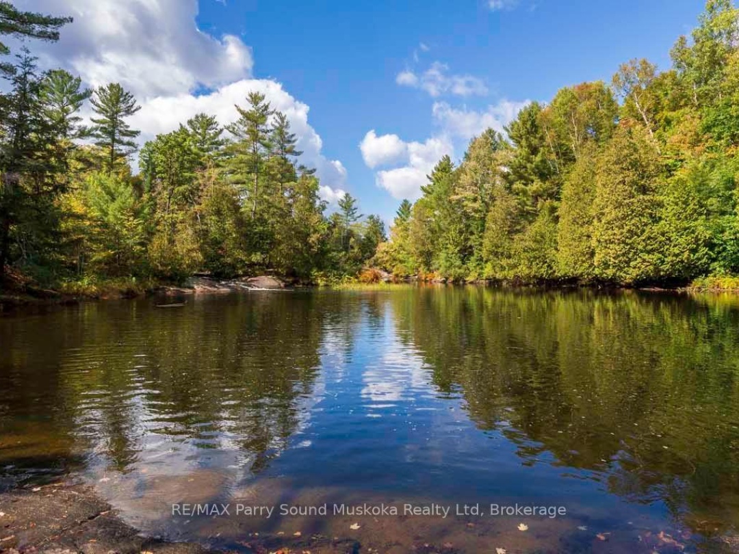 37 LYNBERRY DRIVE, Little Seguin River