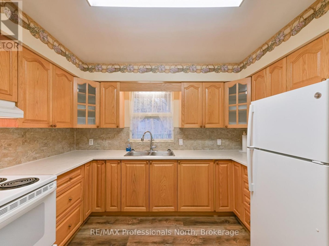 6 KNOB HILL COURT, Minden Hills (Anson)