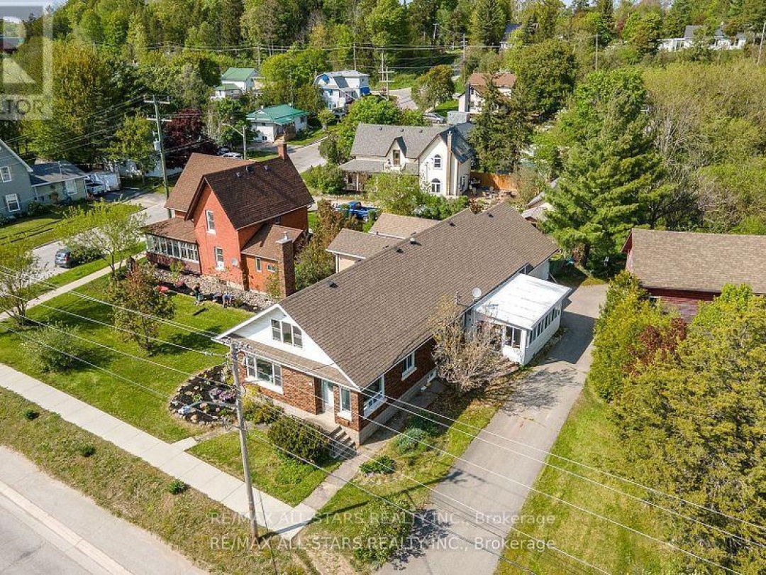 61 FRANCIS STREET E, Kawartha Lakes (Fenelon Falls)