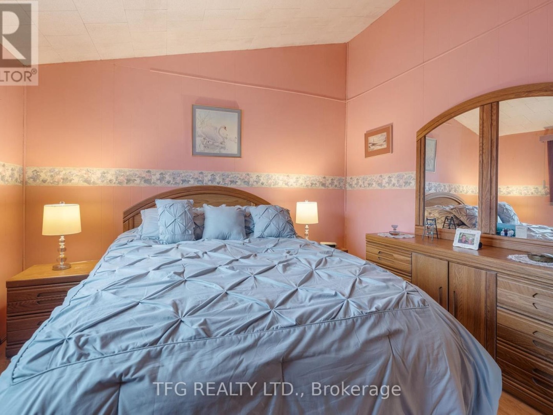 12 NORTH BAYOU ROAD, Sturgeon Lake