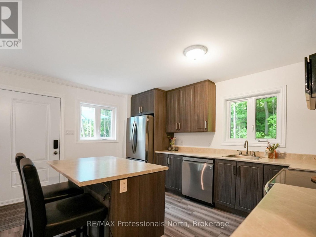 1065 HENDERSON'S ROAD, Minden Hills (Lutterworth)