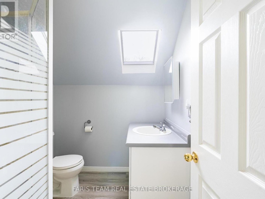 7516 ISLAND CRESCENT, Black River