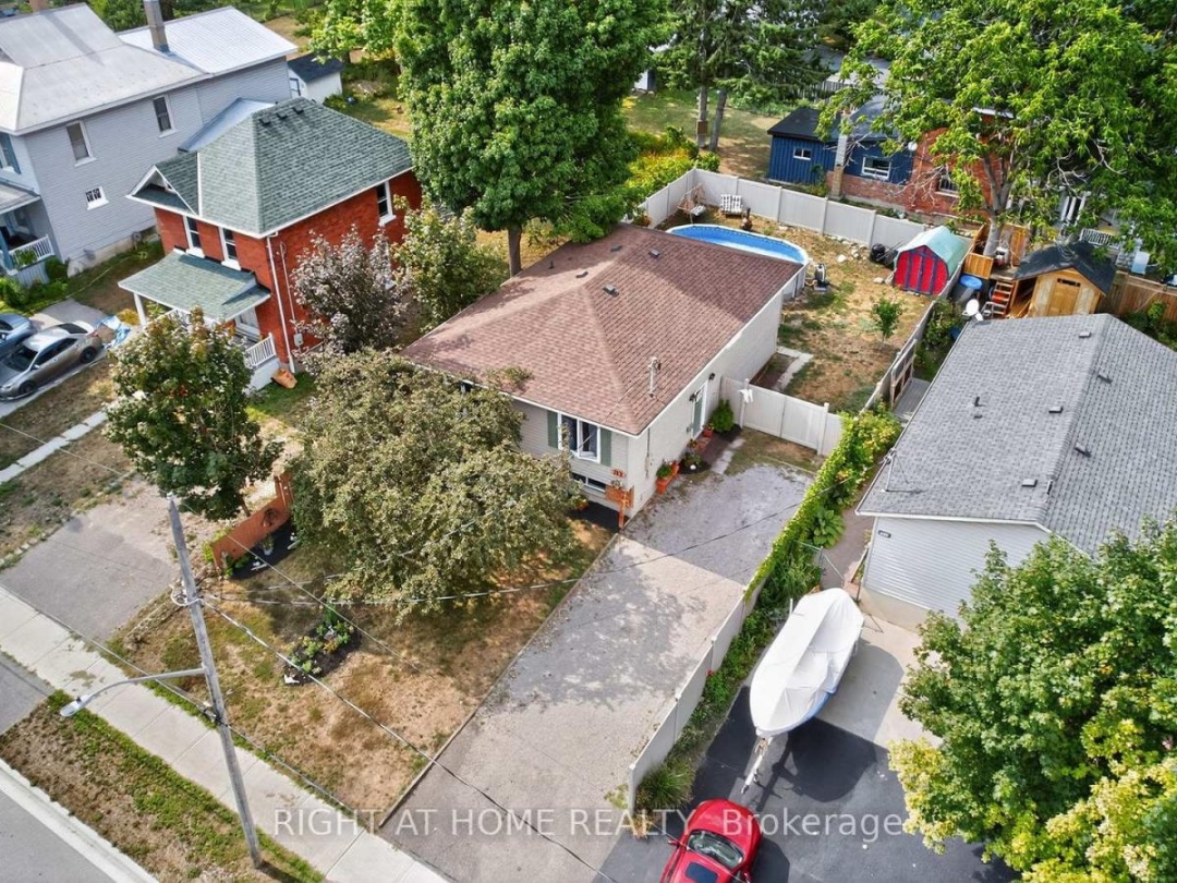 112 BORLAND STREET E, 