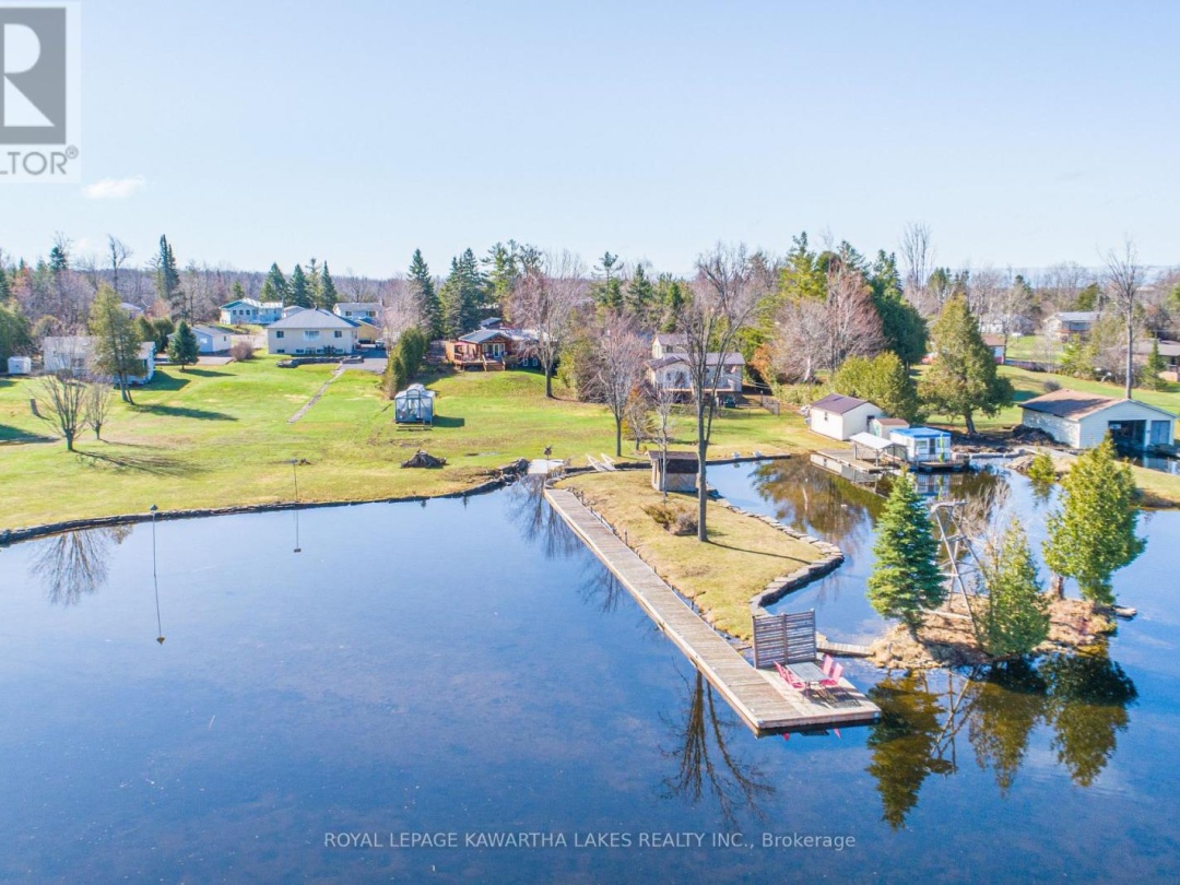 63 ROBINSON AVENUE, Mitchell Lake