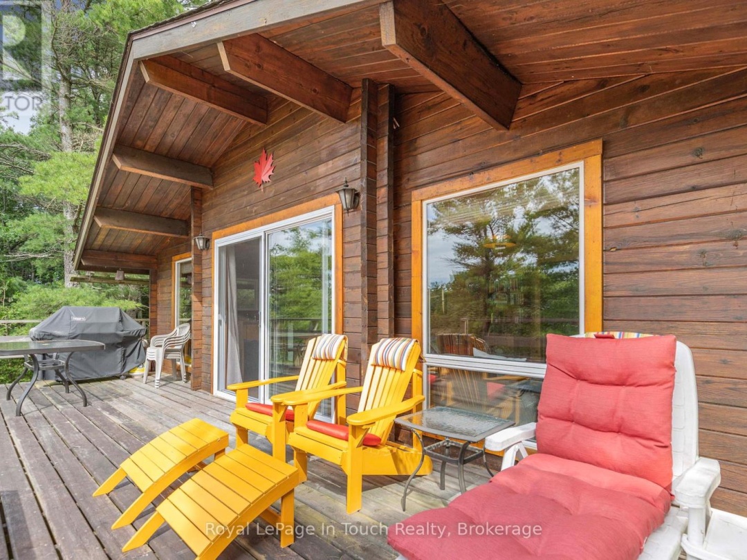 B207-10 WAHSOUNE ISLAND, Georgian Bay