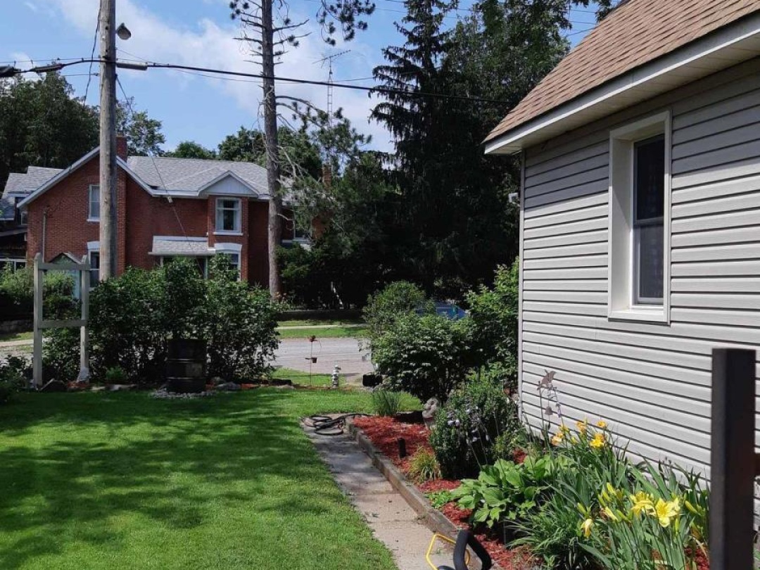 4 DICKSON STREET, Kawartha Lakes (Kinmount)
