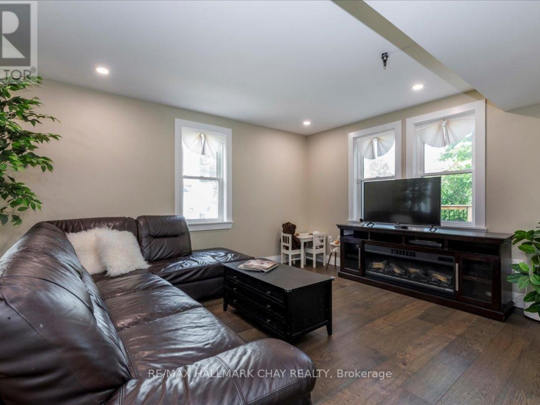 3366 MUSKOKA STREET, Severn (Washago)