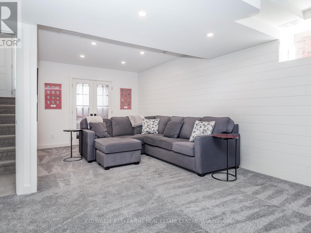 41 HUNTER AVENUE, Tay (Victoria Harbour)