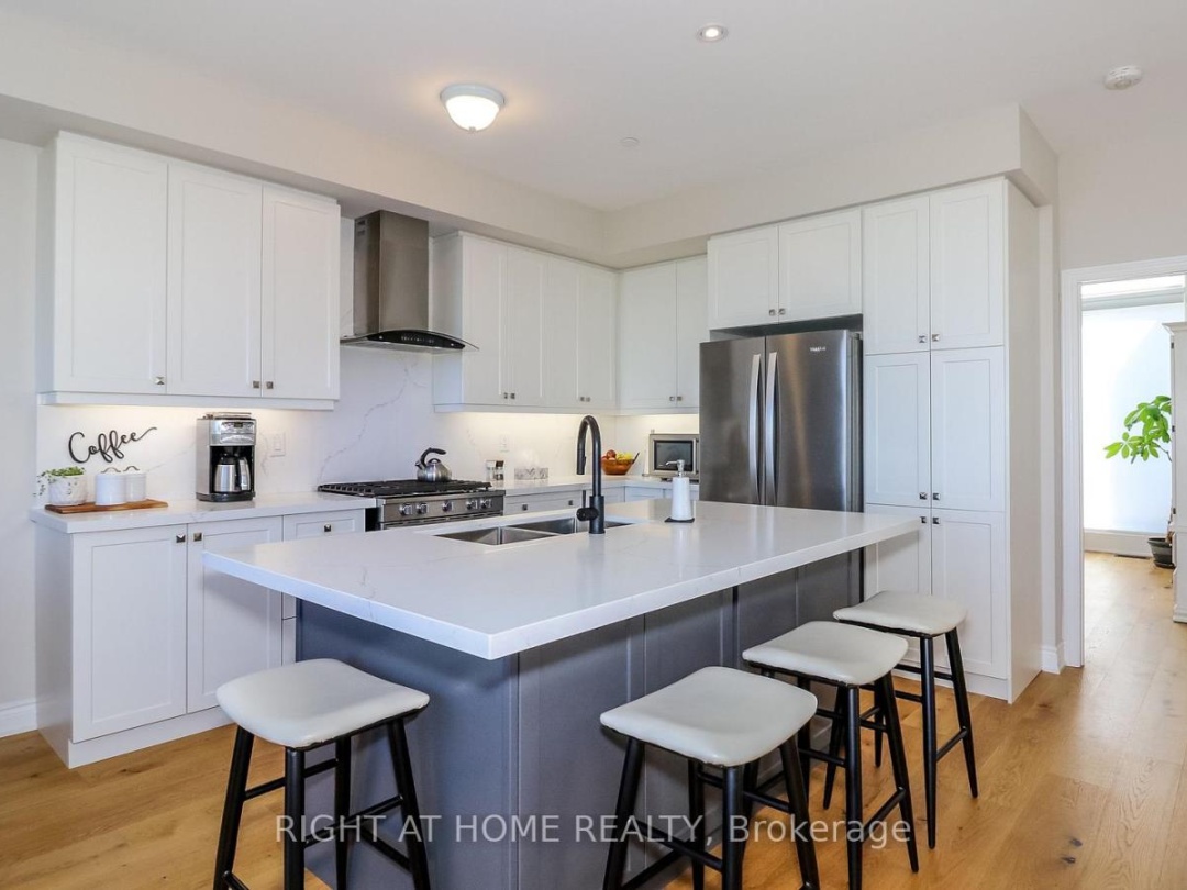 100 MARINA VILLAGE DRIVE, Georgian Bay
