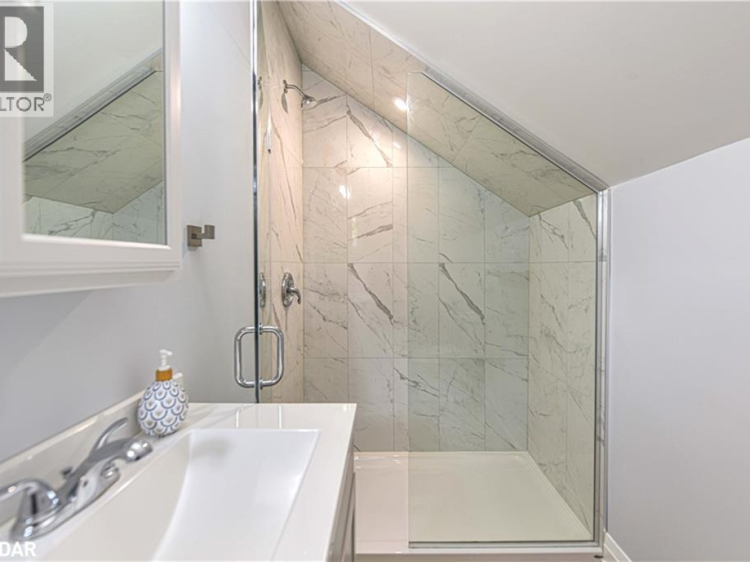 274 MISSISSAGA Street W, 