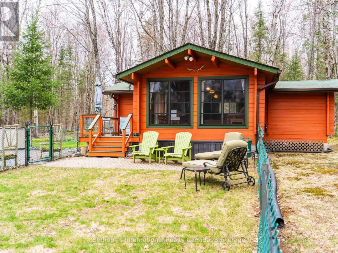 1041 CROCKFORD LANE S, Muskoka River