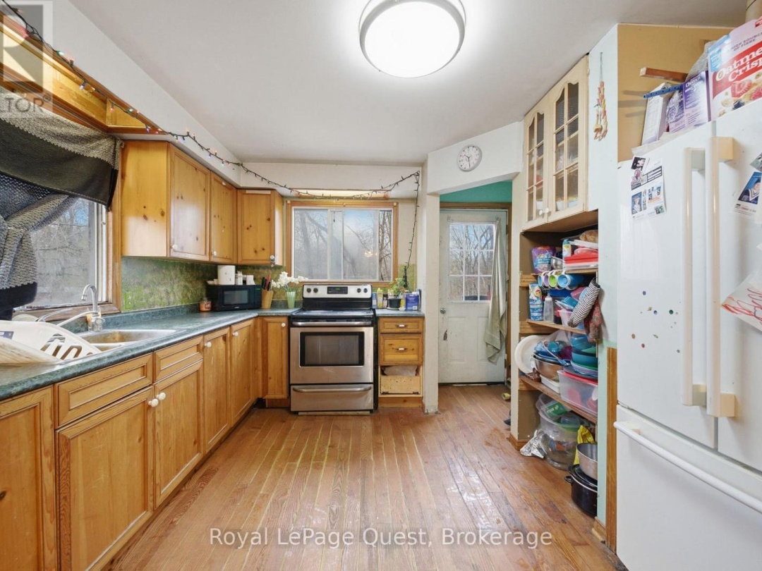 7476 ASH CRESCENT, Black River