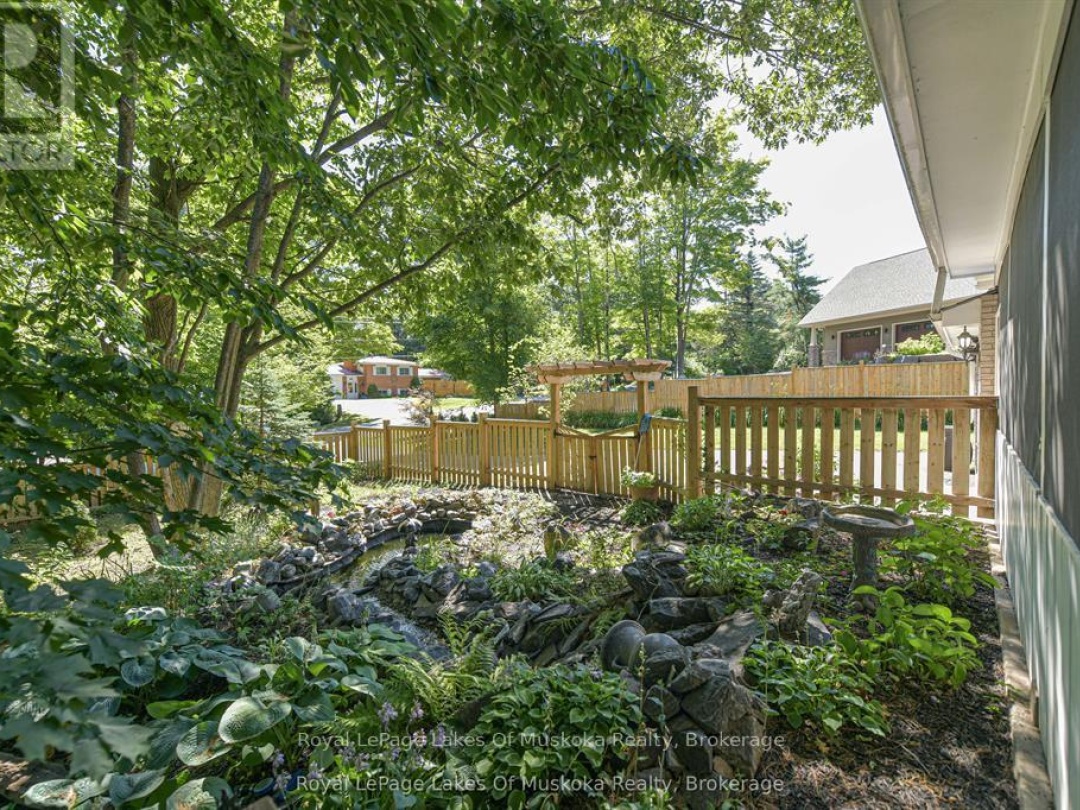 115 DOUGLAS STREET, Gravenhurst (Muskoka (S))