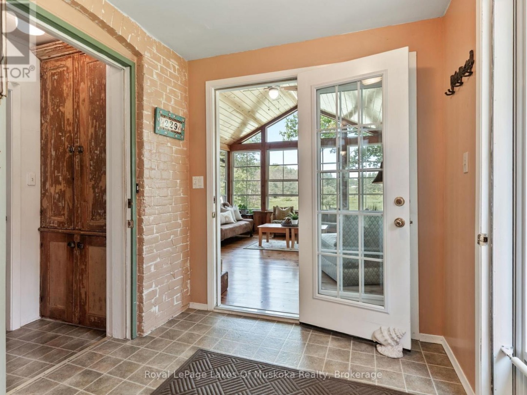 229 FRASERBURG ROAD, Bracebridge (Macaulay)