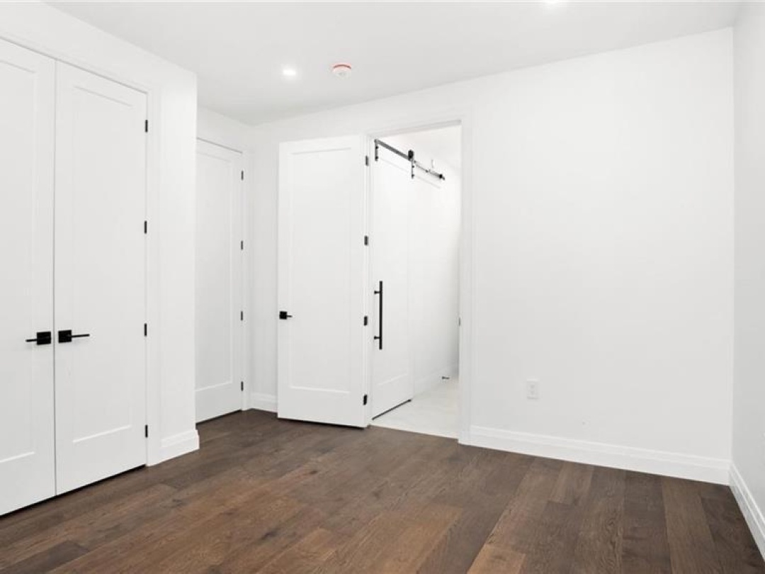 31 GLEN EAGLE Court, 