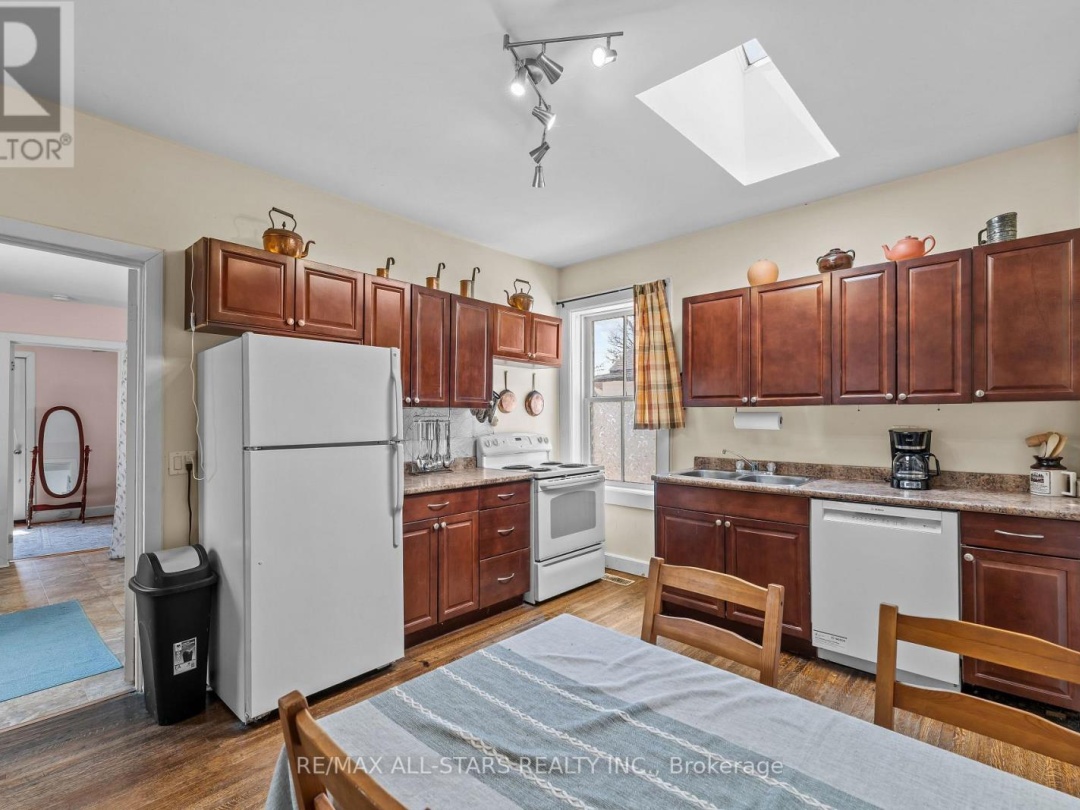39 FRANCIS STREET W, Kawartha Lakes (Fenelon Falls)