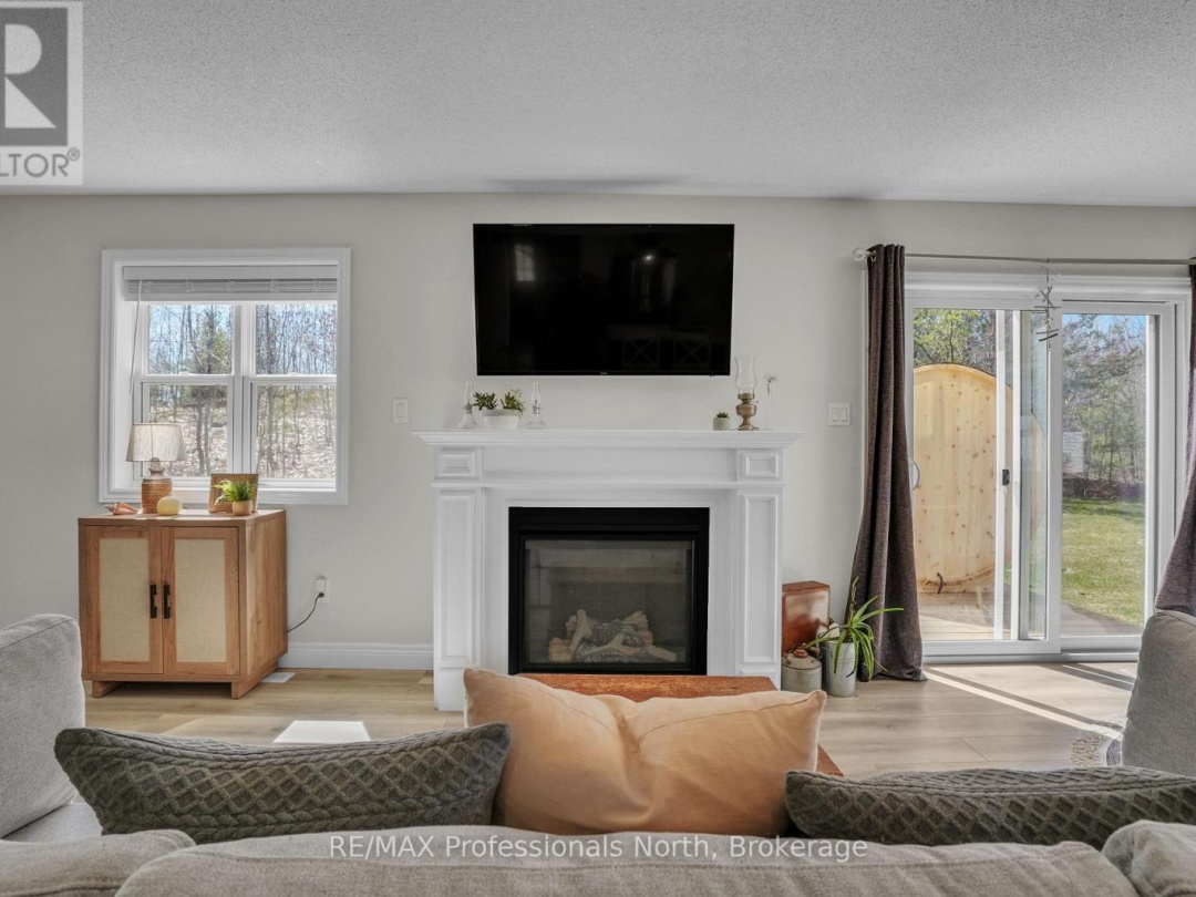 33 WHITEHORN PARK ROAD W, Bracebridge (Macaulay)
