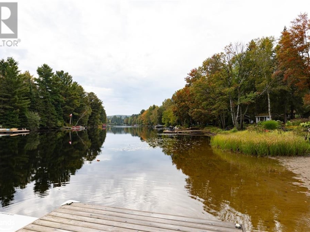 760 Riverlea Road, Muskoka River