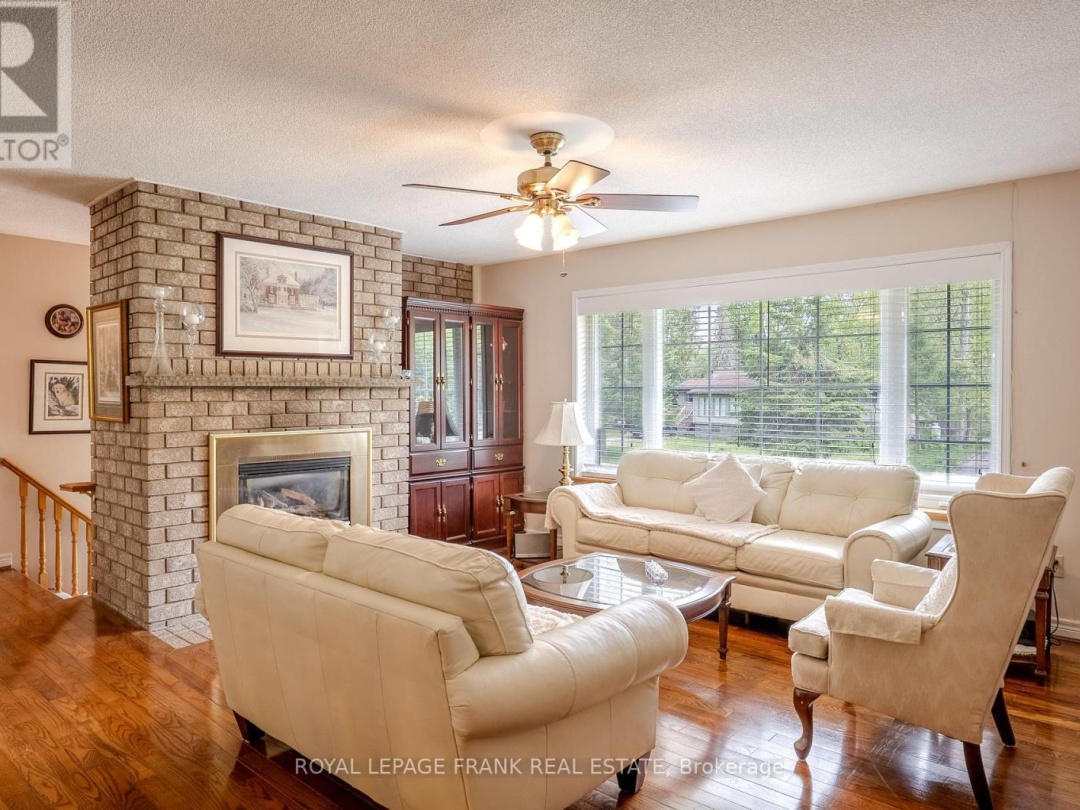 97 PIRATES GLEN DRIVE, Pigeon Lake