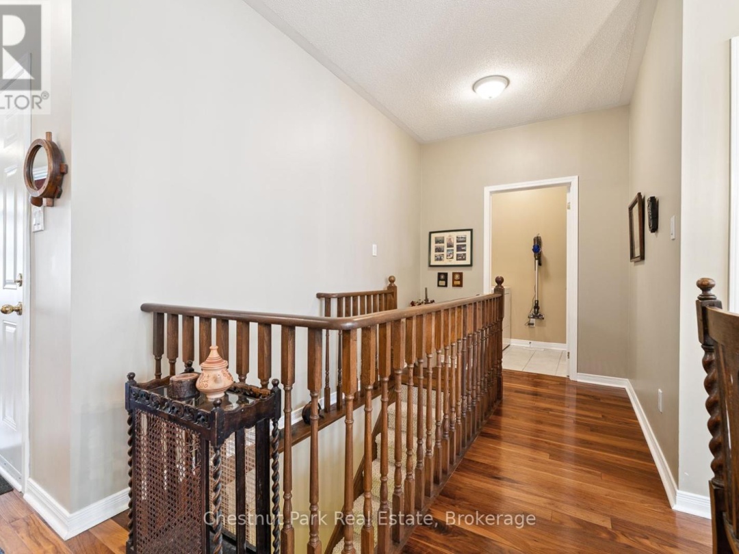9 STORMONT COURT, Muskoka River