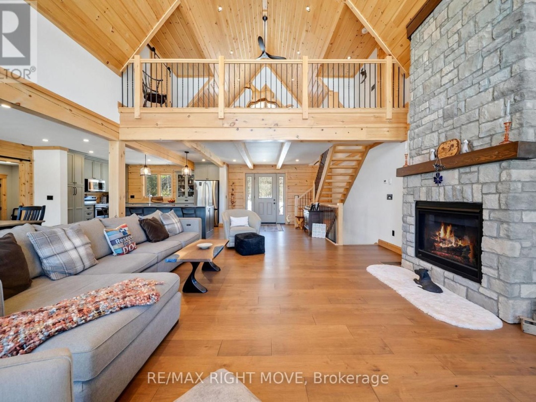 1935 MCLEOD DRIVE, Severn River