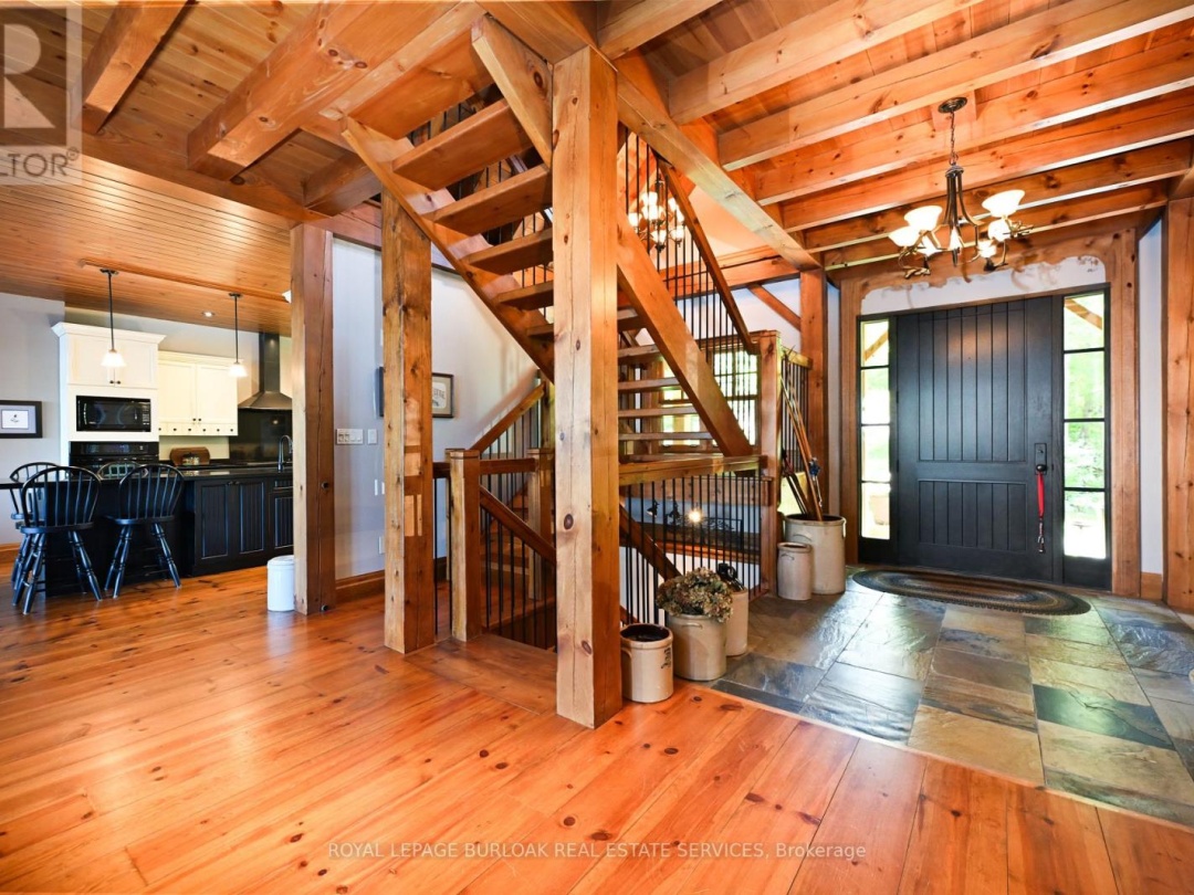 990 HASKETT'S DRIVE, Six Mile Lake
