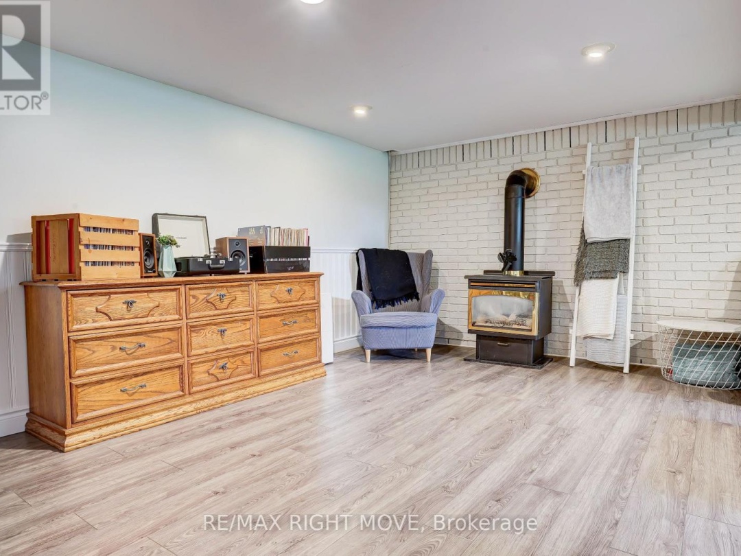 2268 THOMSON CRESCENT, 